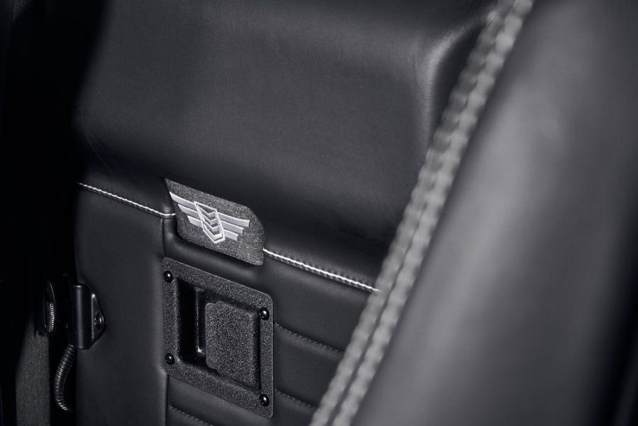 Детали интерьера Hummer H1 Launch Edition by Mil-Spec Automotive 2018 года  (фото 14 из 21)